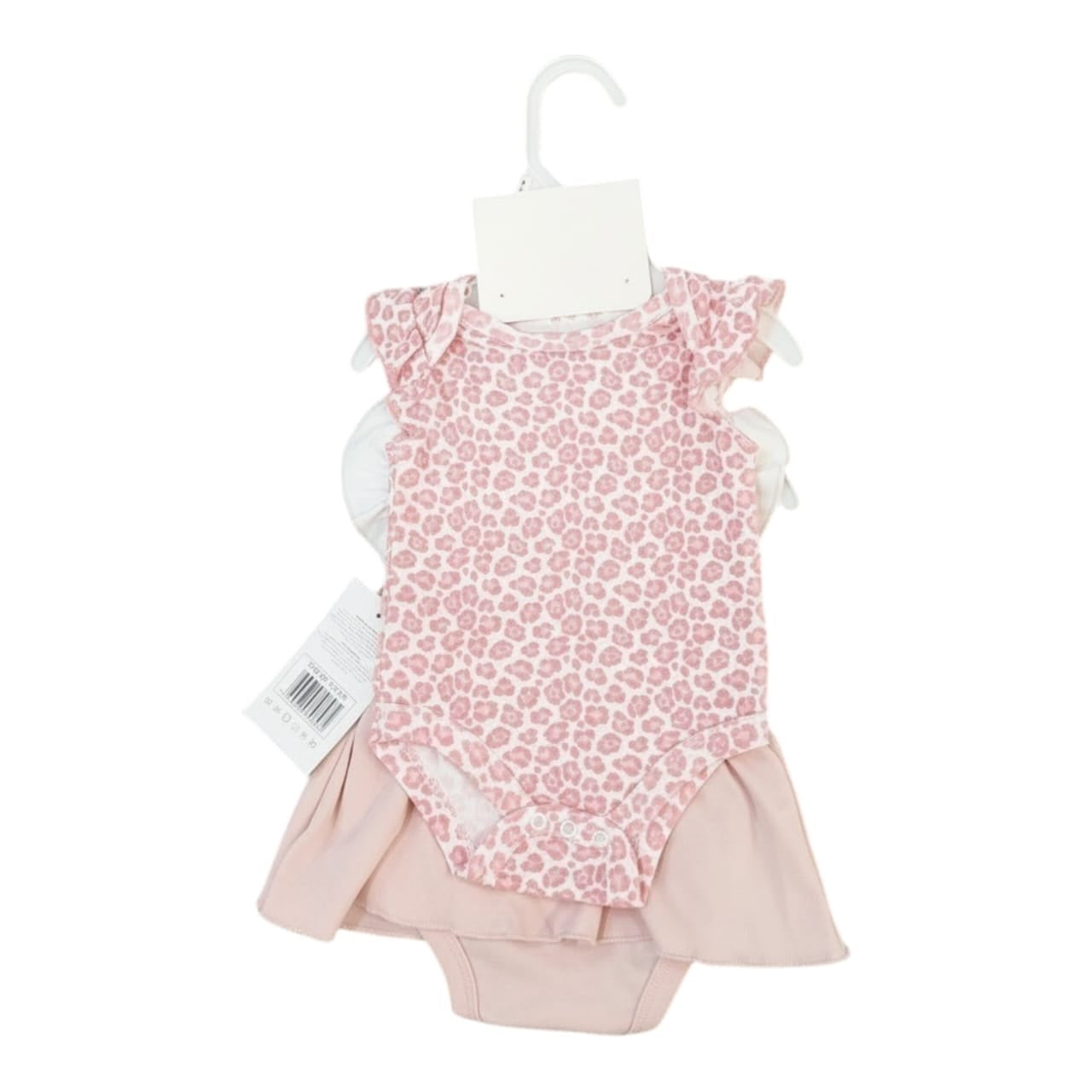 Conjunto Acüchichi para bebé con body rosado de estampado animal print, falda integrada y mangas con volantes.
