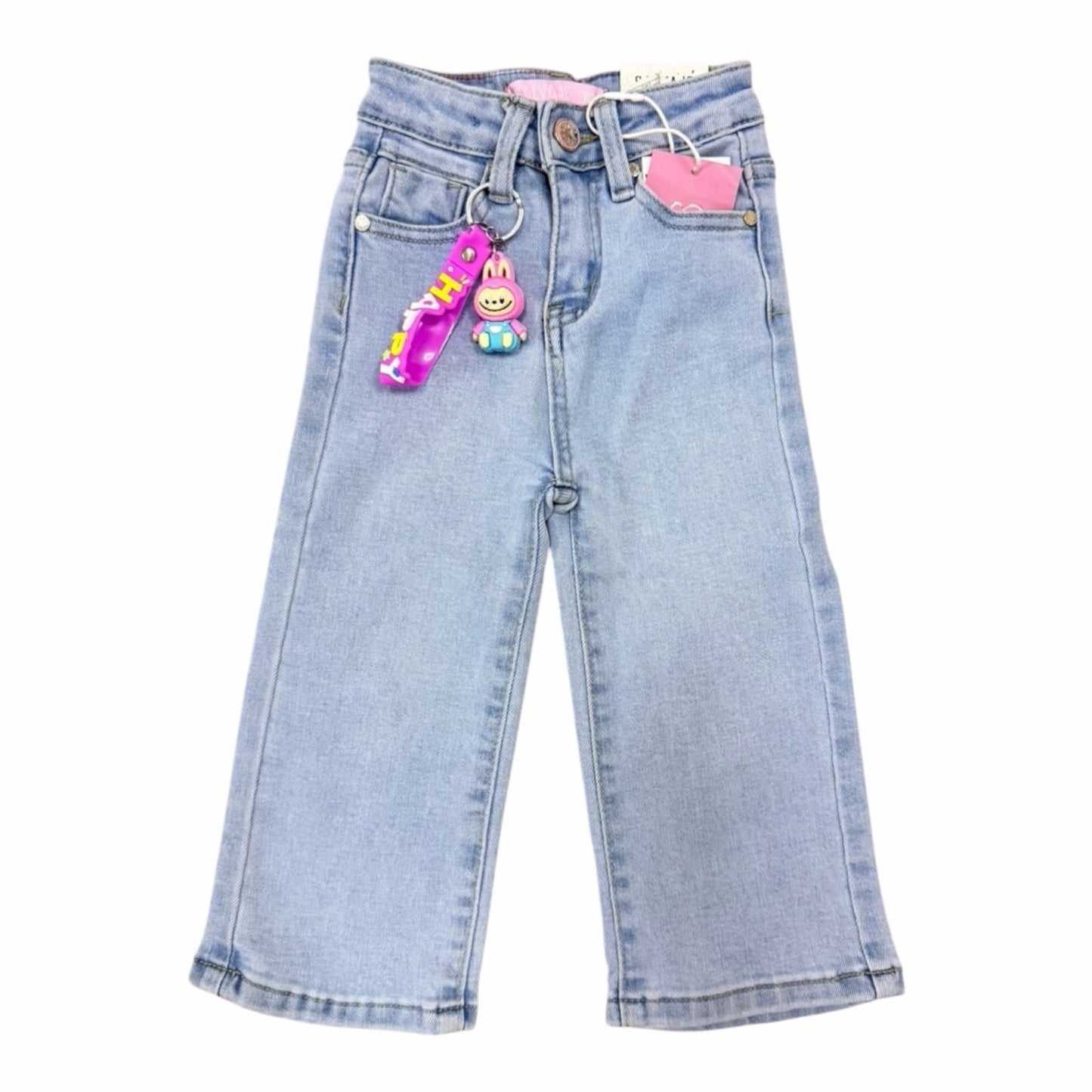 Pantalones de mezclilla Acüchichi para niñas, corte recto en azul claro con llavero decorativo y cierre de botón.