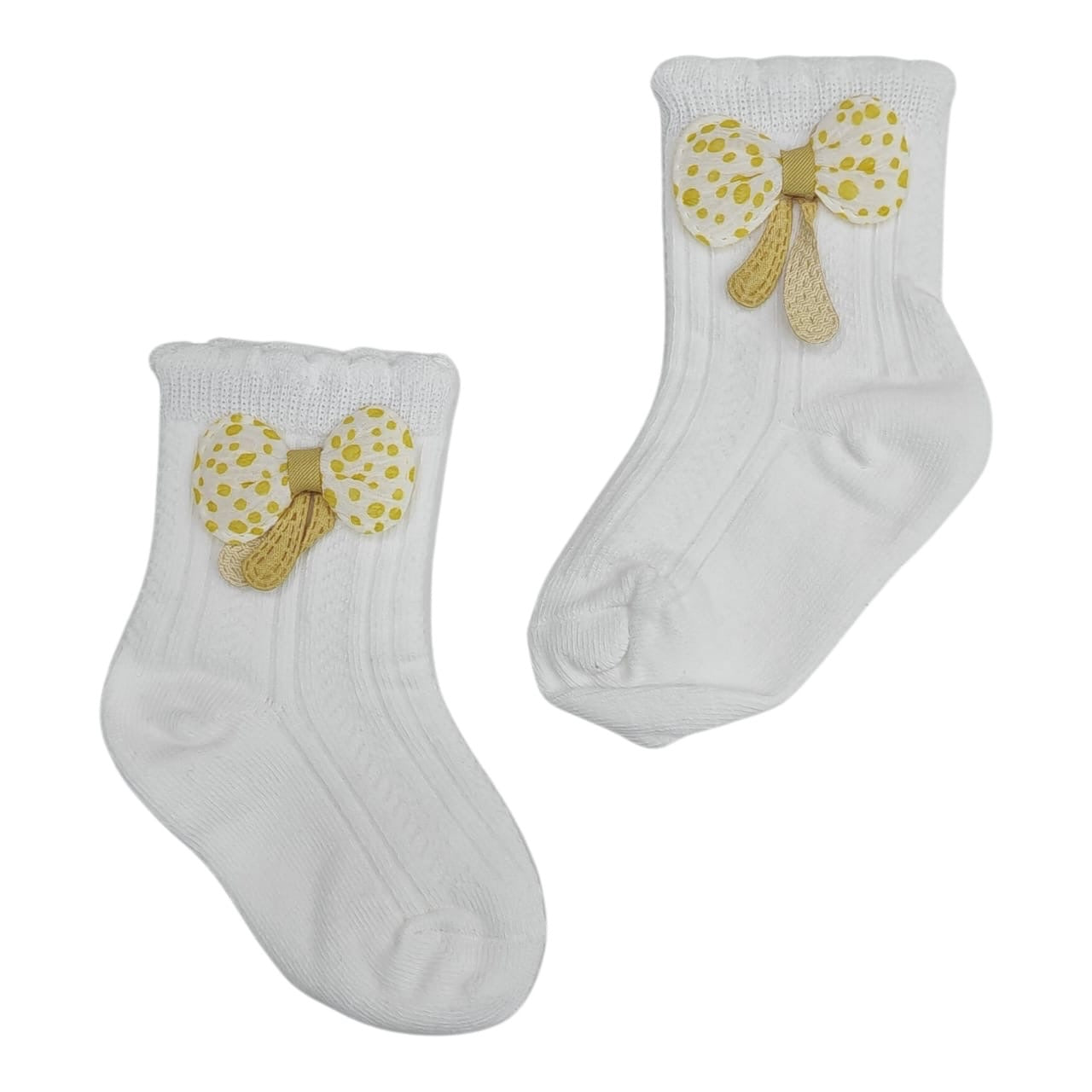 Calcetines blancos de algodón Acüchichi para bebé con lazo decorativo amarillo de lunares y acabado acanalado suave.