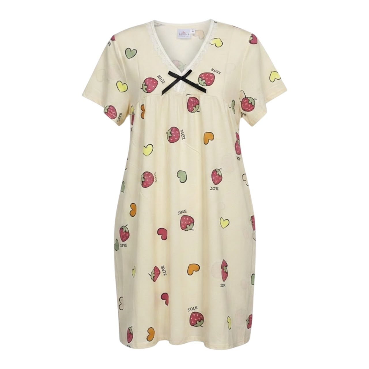 Camisón Acüchichi de color crema con estampado de fresas y corazones, cuello en V con encaje y lazo decorativo.