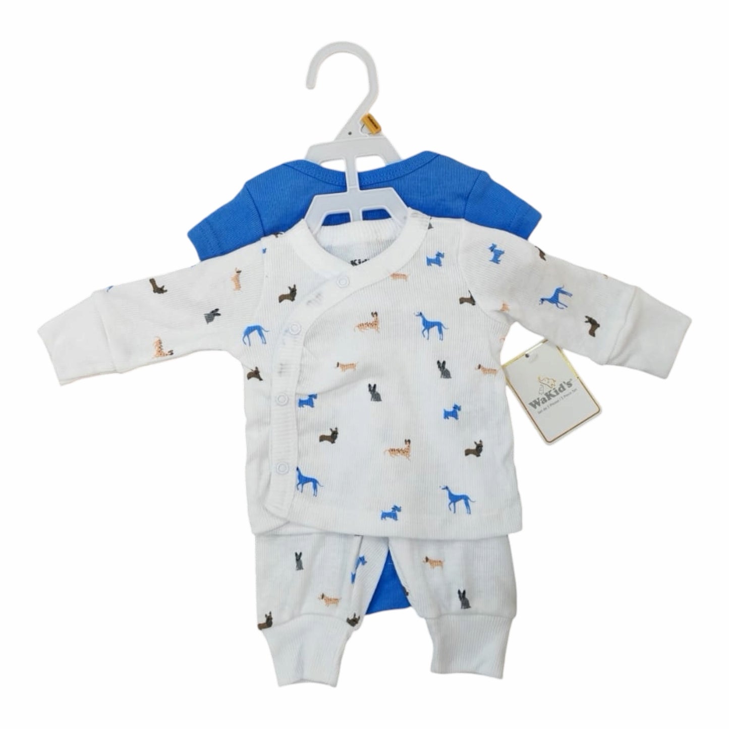 Conjunto de dos piezas para recién nacido Acüchichi, body blanco con estampado de animalitos y pantalón azul sólido.
