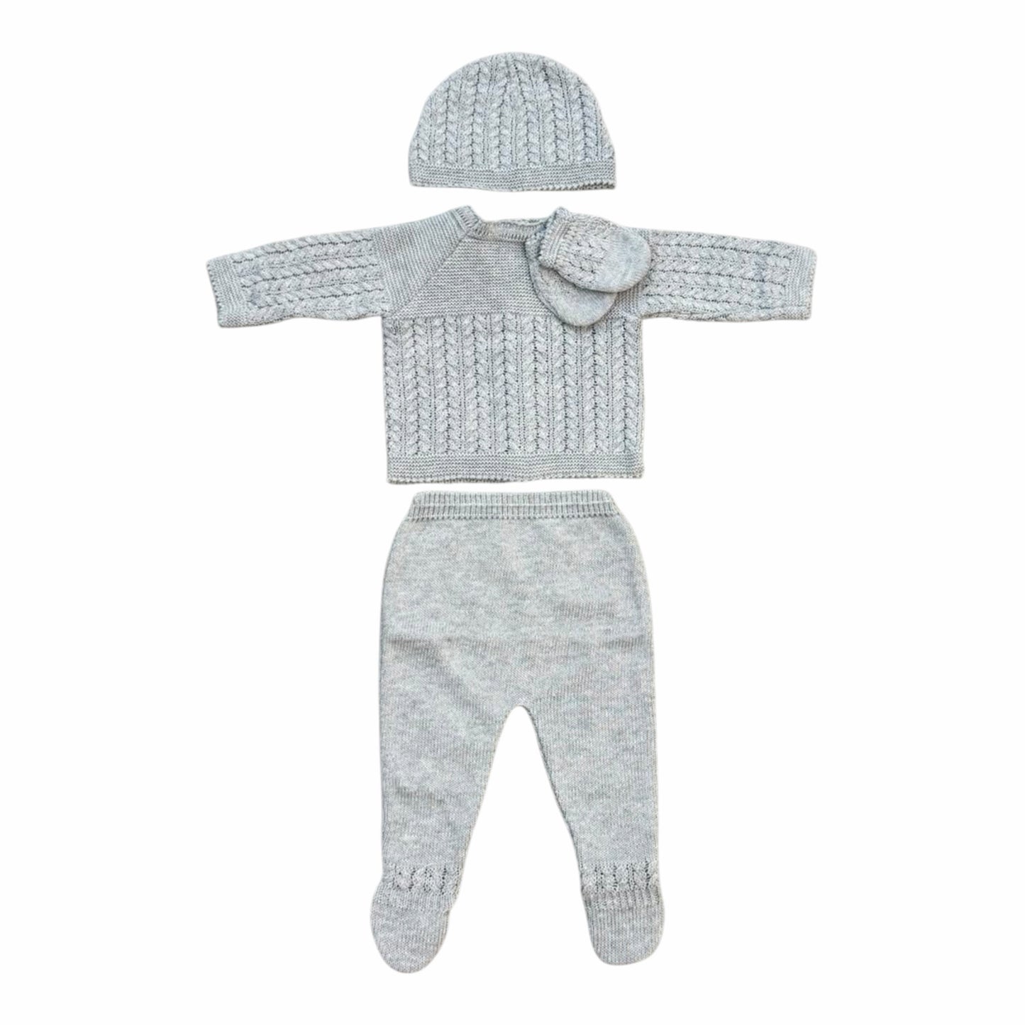 Conjunto de tres piezas Acüchichi para bebé en tejido de punto gris con suéter, pantalón con pies y gorrito a juego.