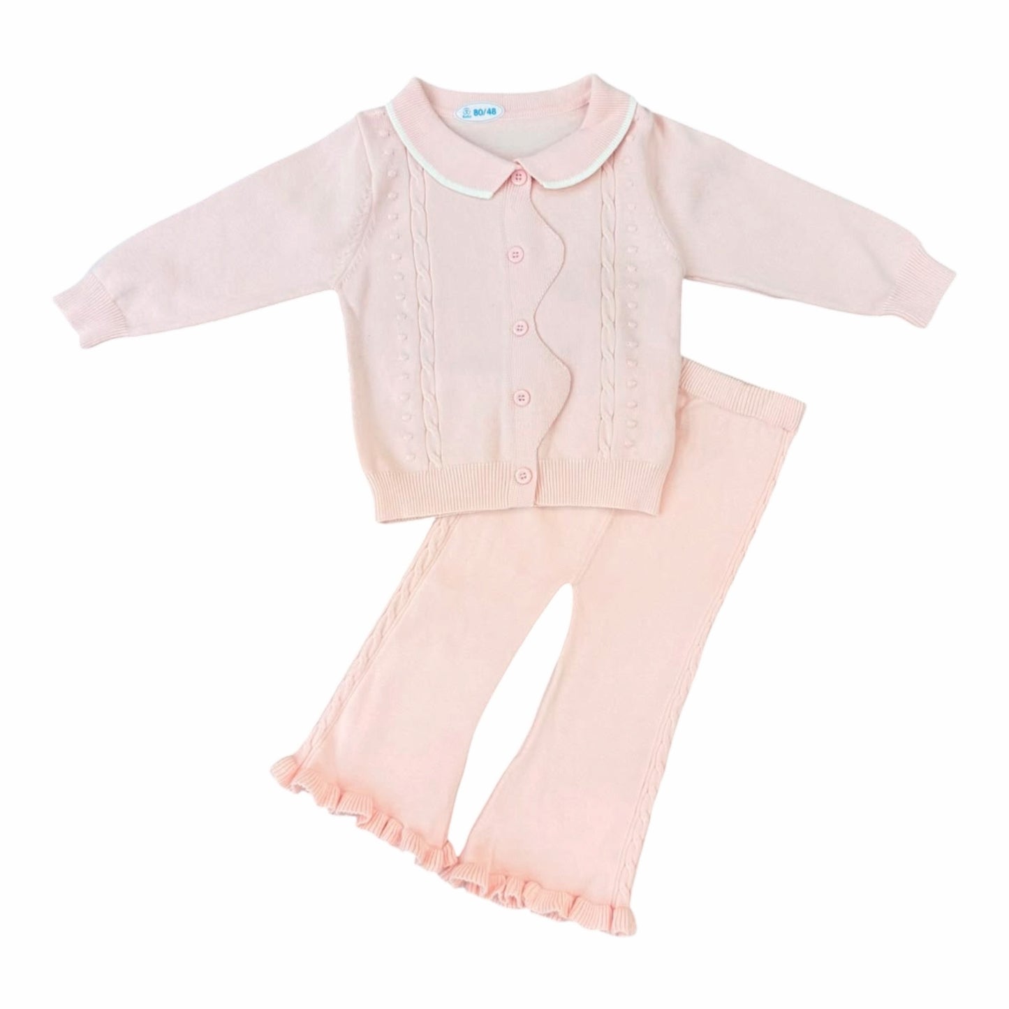 Conjunto de dos piezas Acüchichi para niña en tejido de punto rosa con cárdigan trenzado y pantalón con volantes