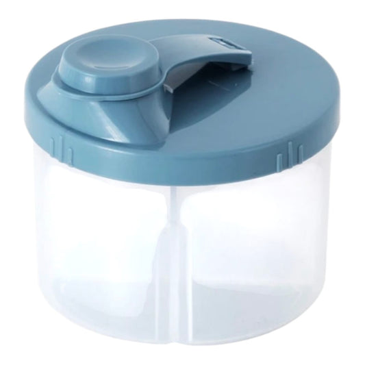 Dispensador de leche en polvo Acüchichi con divisiones internas, tapa hermética azul y diseño portátil libre de BPA.