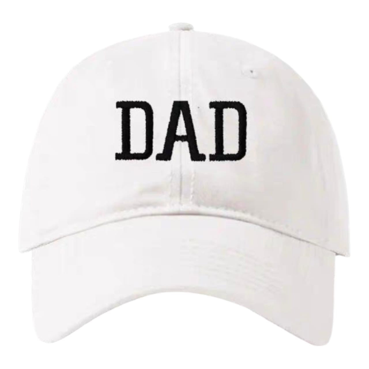 Gorra Acüchichi estilo dad hat en color blanco con bordado frontal negro con la palabra DAD y ajuste relajado.