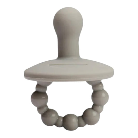 Mordedor de silicona Acüchichi color gris con diseño ergonómico de cuentas para aliviar la dentición del bebé.