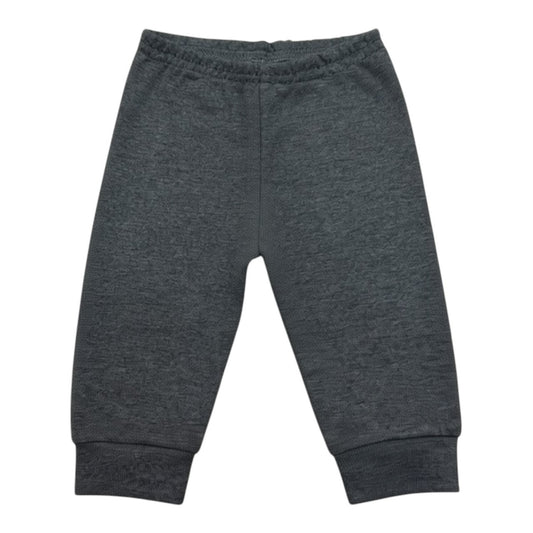 Pantalón casual para bebé Acüchichi en color gris oscuro, con cintura elástica y puños acanalados suaves.