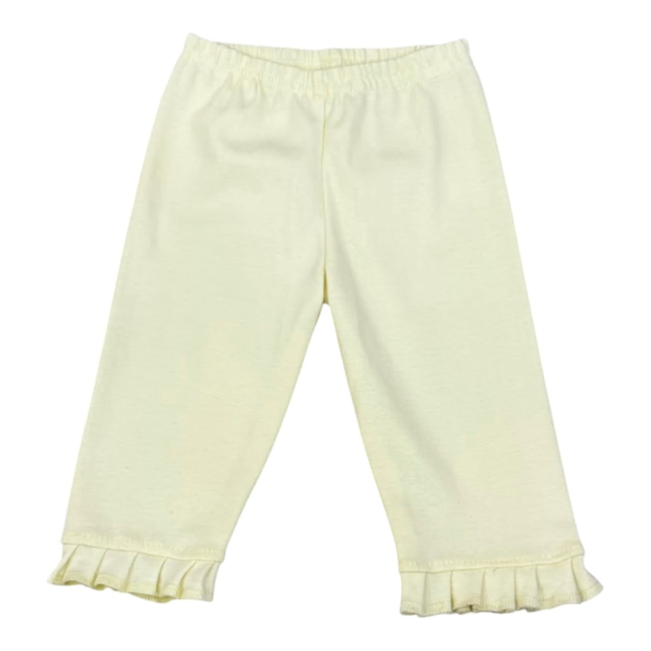 Pantalones capri Acüchichi color amarillo claro para niñas con detalle de volantes en el dobladillo y cintura elástica.