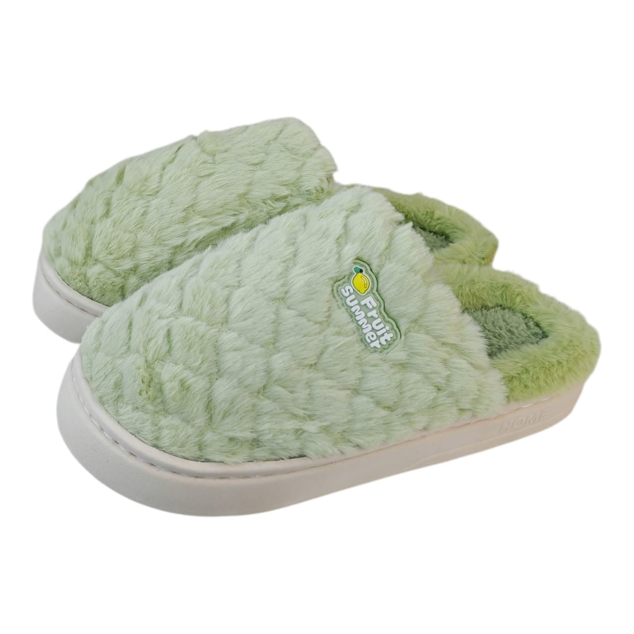 Pantuflas Acüchichi de felpa verde menta con diseño acolchado, textura aterciopelada y detalle decorativo Fruit Summer.