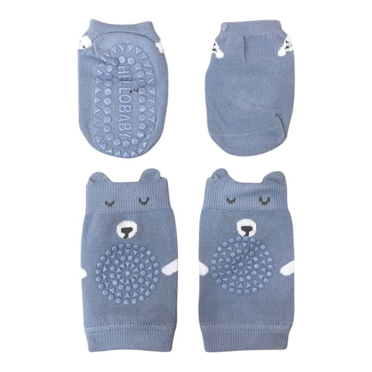 Set Acüchichi de rodilleras y calcetines antideslizantes azules con diseño de osito y puntos de silicona para bebés.