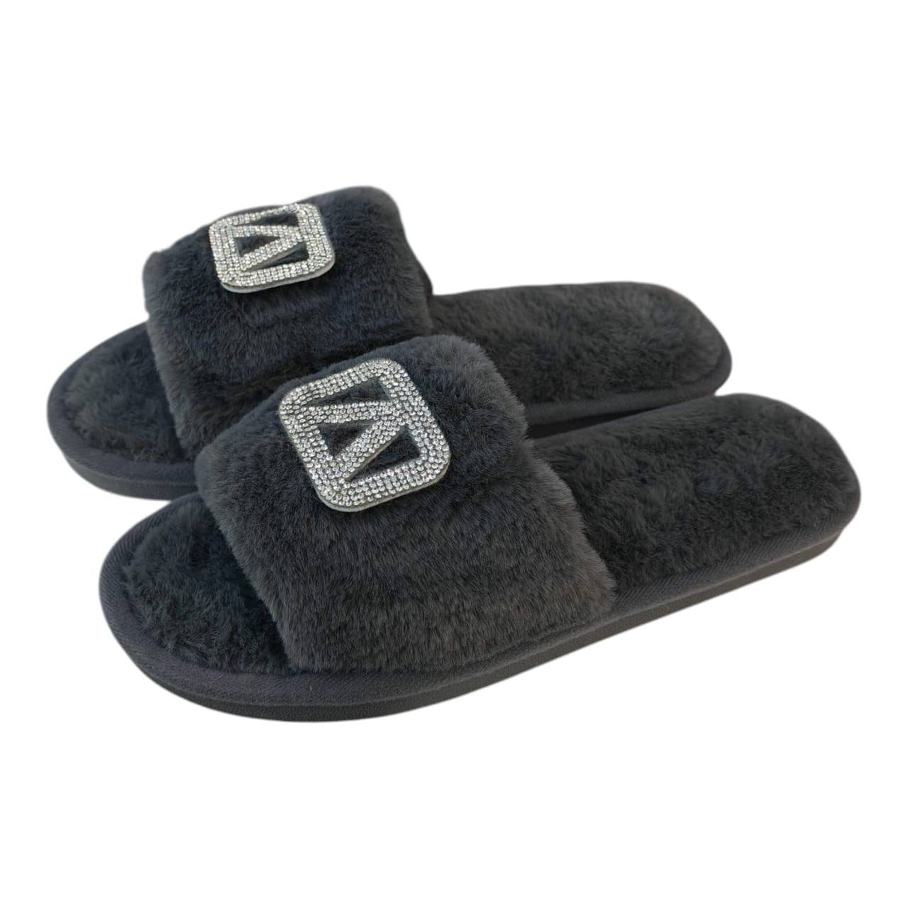 Sandalias Acüchichi de felpa gris oscuro con aplique cuadrado brillante de pedrería, estilo slide para estar en casa.