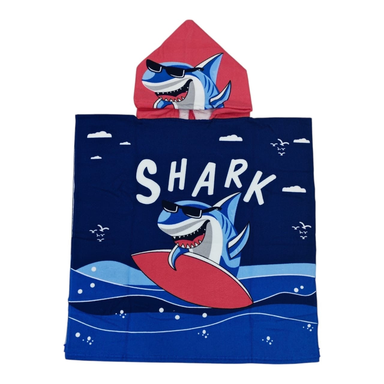 Toalla poncho infantil Acüchichi azul con capucha de tiburón surfeando, suave y absorbente para playa o piscina.
