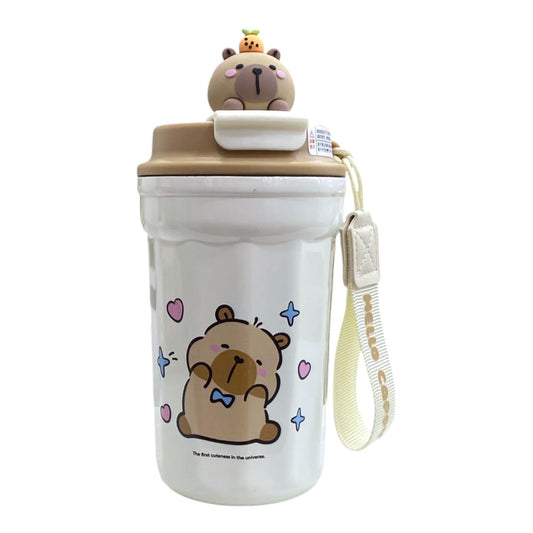 Vaso térmico Acüchichi blanco con diseño de osito, tapa con figura 3D y correa de transporte para bebidas calientes.