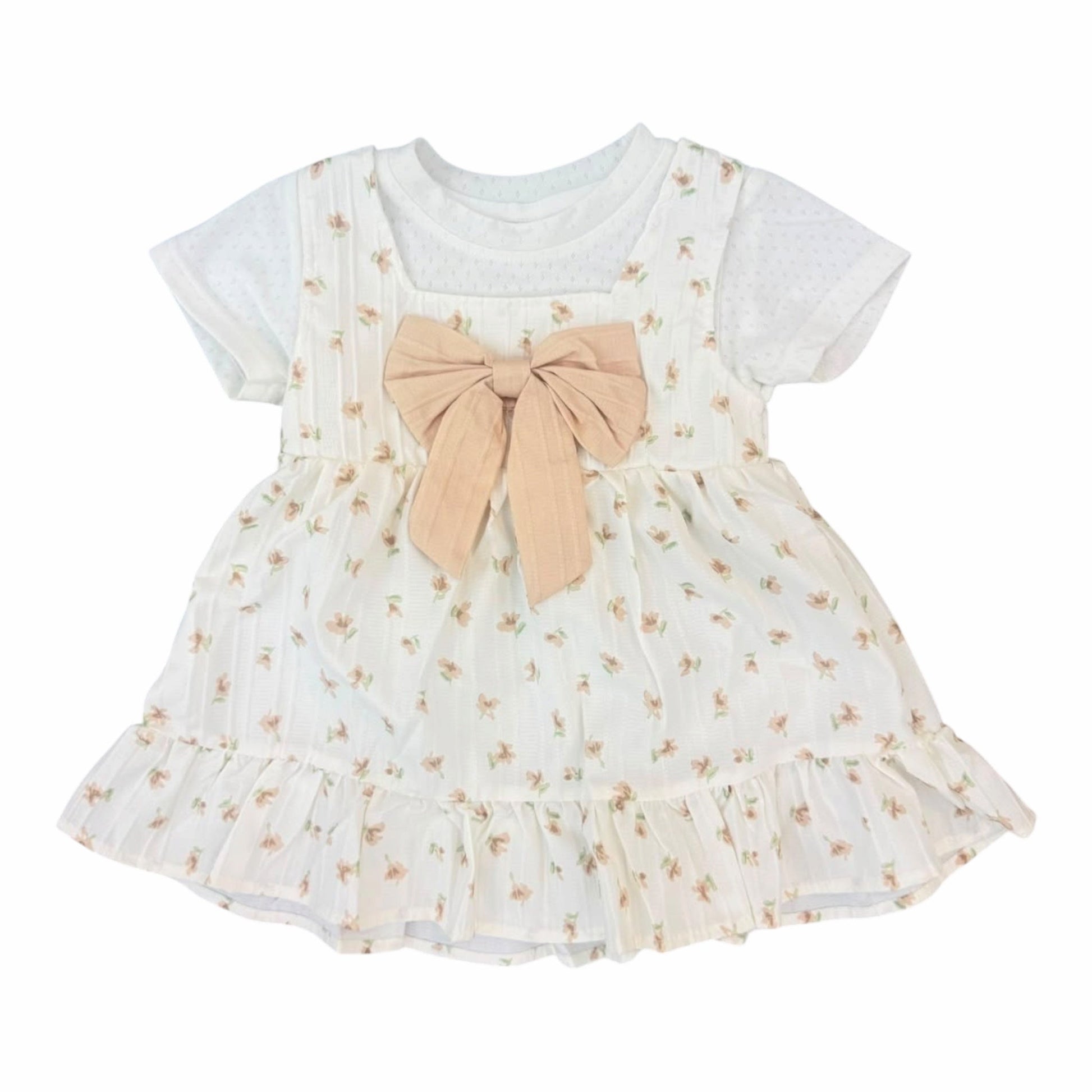Vestido casual Acüchichi para niña con estampado floral, lazo decorativo color neutro y detalle de volantes en el ruedo.