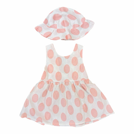 Conjunto de verano Acüchichi para niña con vestido blanco de lunares rosas y sombrero tipo pescador a juego